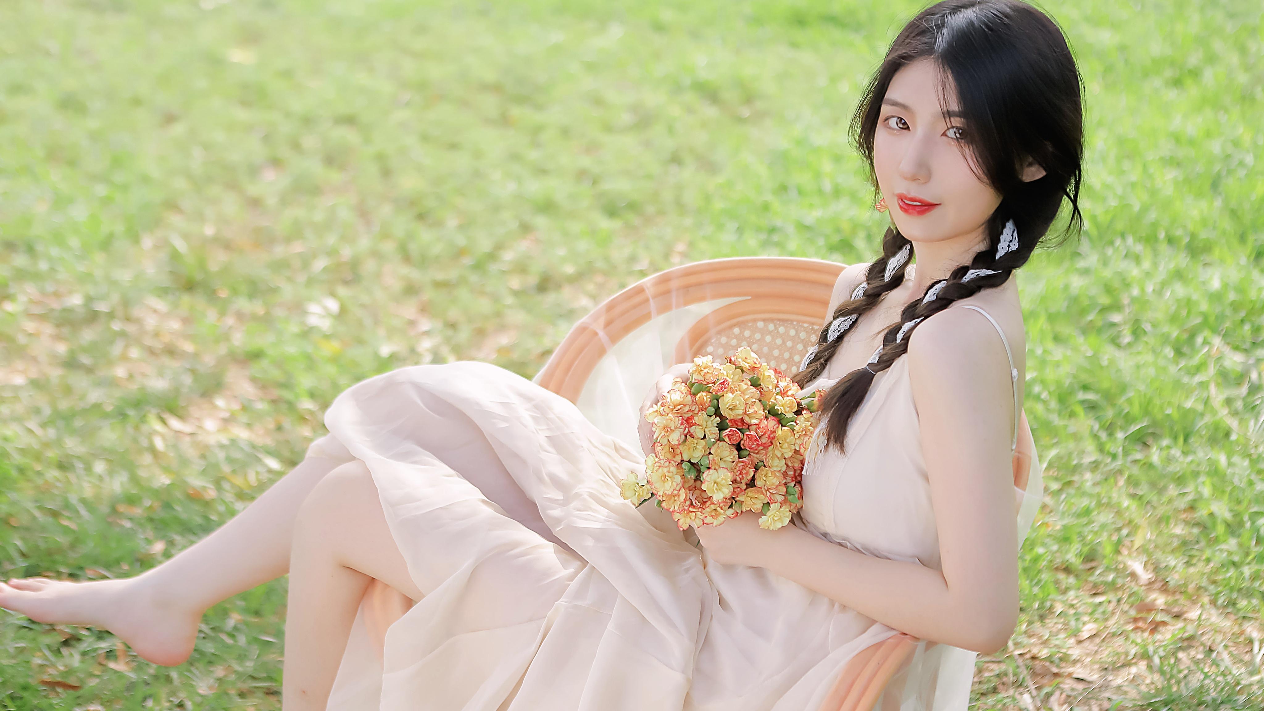 王毅会见乌兹别克斯坦外长赛义多夫